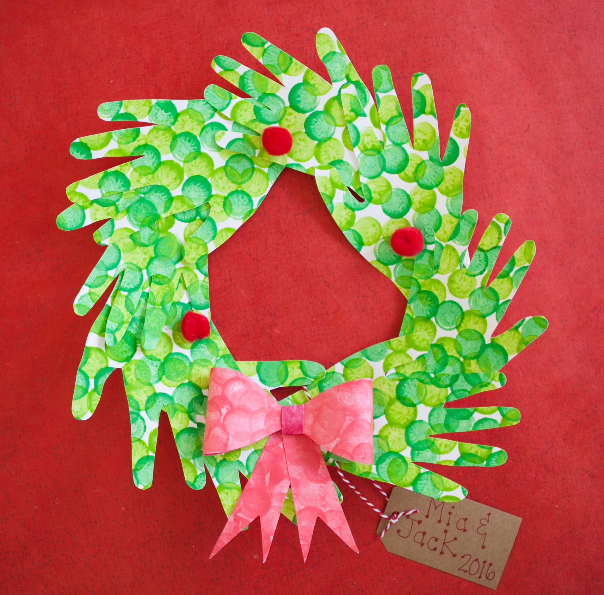 Hand Print Wreath – Do-a-dot Art